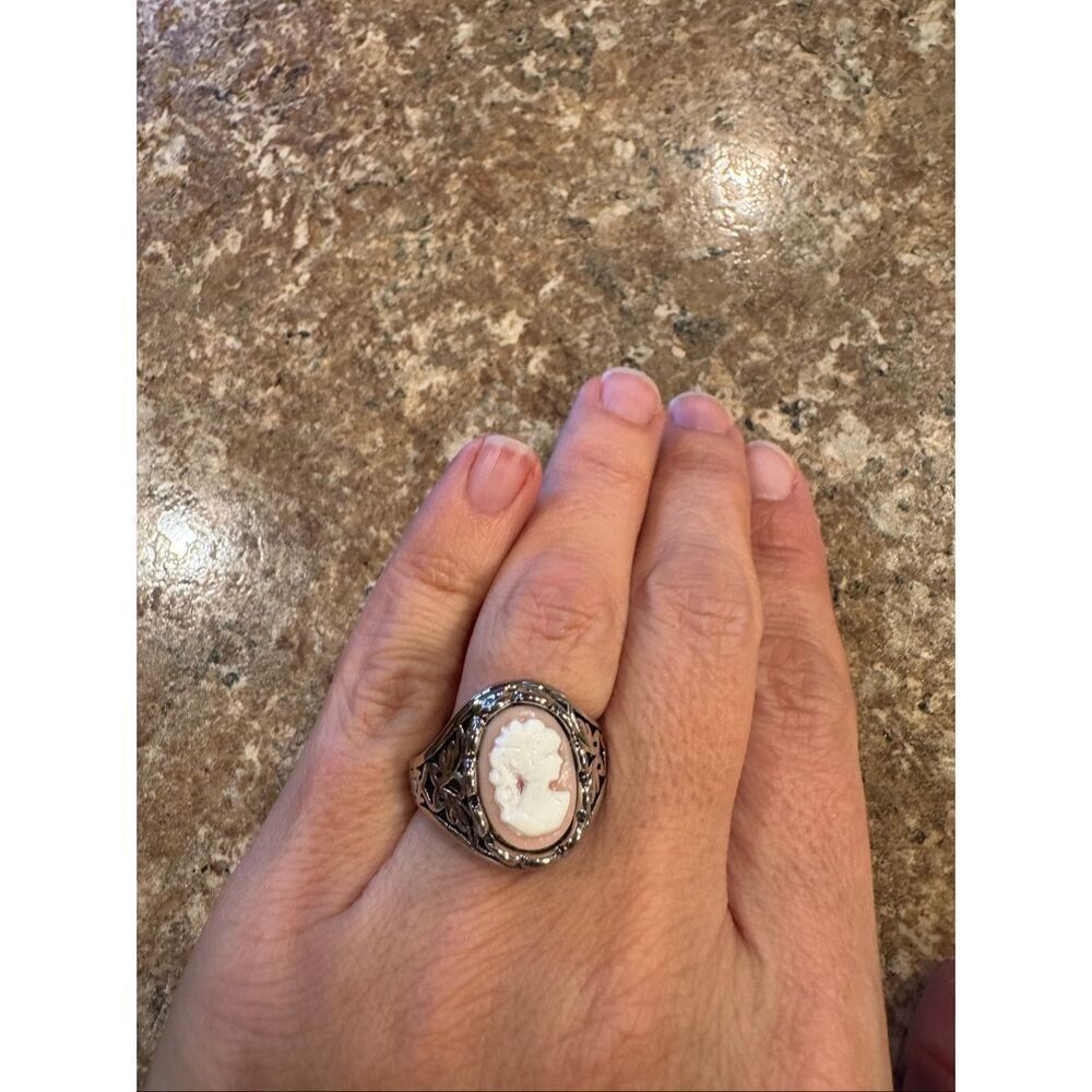 Woman’s new never worn cameo ring size 9